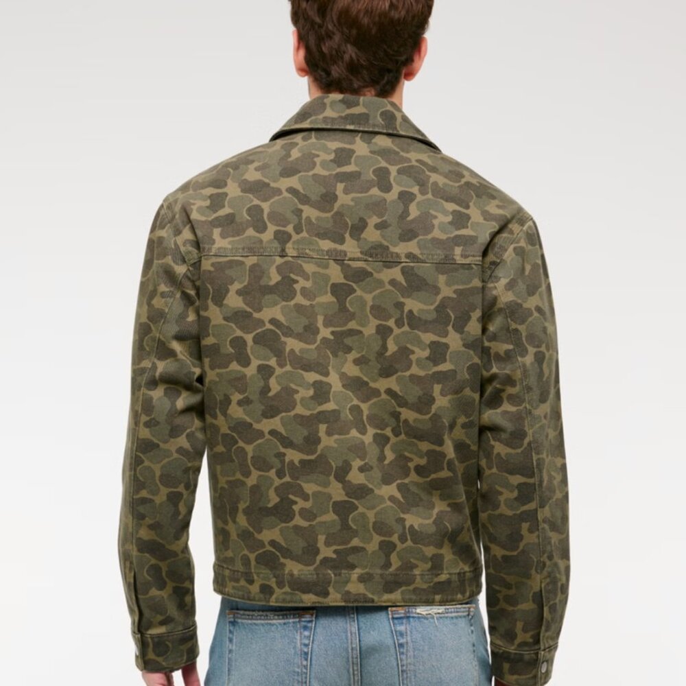 Abercrombie & Fitch Olive Camo Lightweight Cropped Zip Workwear Jacket, Large - Picture 4 of 8